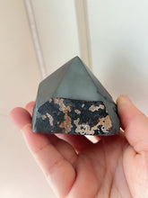 Load image into Gallery viewer, Hematite Power Point A - Grounding // Focus

