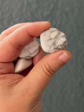 Load image into Gallery viewer, Tumbled Howlite - Calm // Self-Expression

